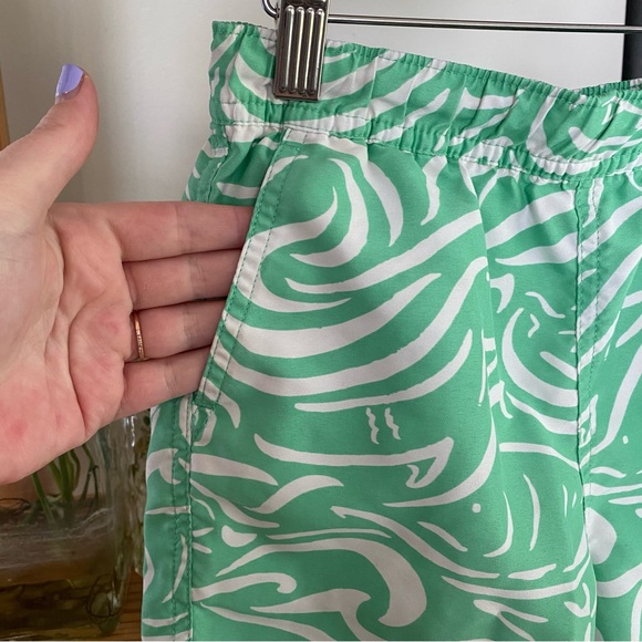 Vineyard Vines Green White Wave Shark Printed Chappy Swim Trunks Bottoms Shorts - Picture 5 of 10
